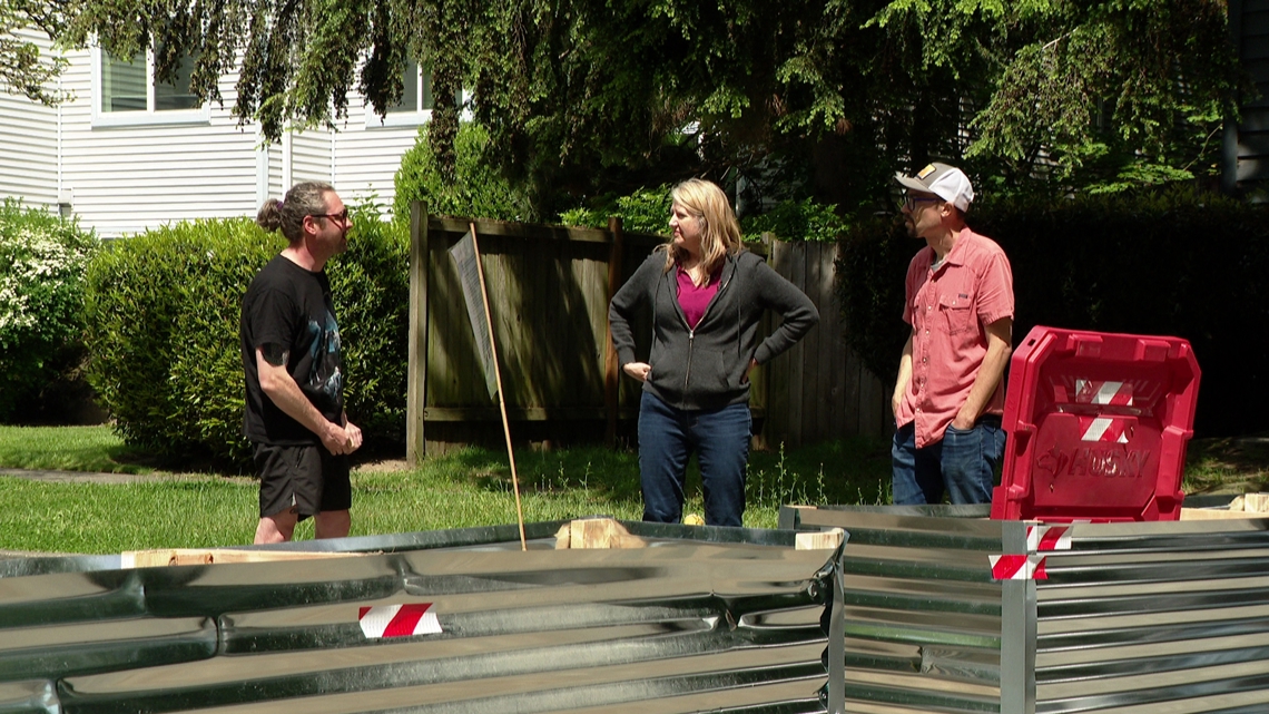 North Seattle neighborhood builds makeshift barricades after shootings near Aurora